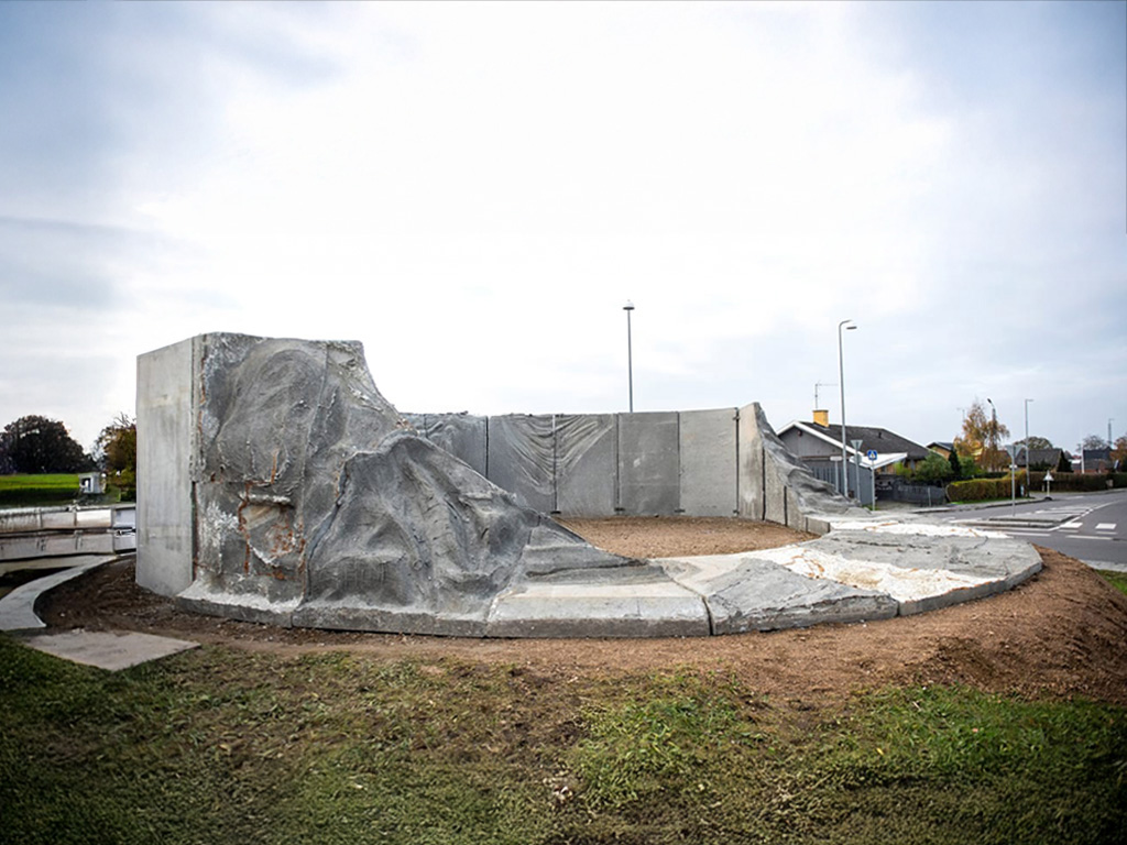 Smeltet gylletank - Rundkørsel på Bornholm